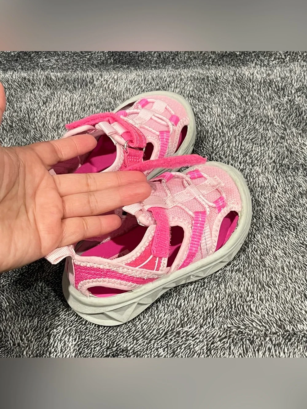 OshKosh B'gosh toddler girls pink sandals size 5